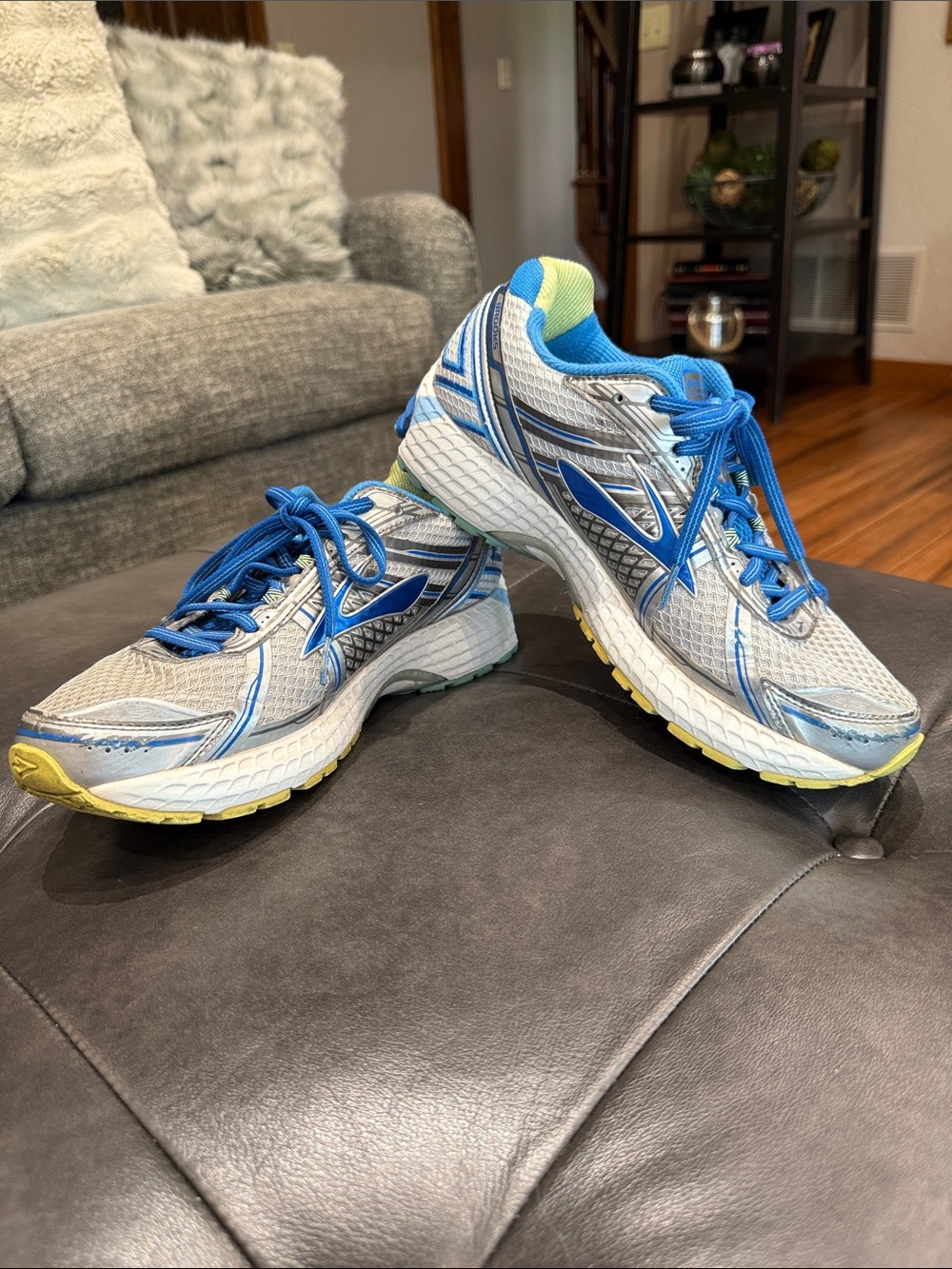 Brooks Adrenaline GTS 15 Silver Blue Running Shoes Womens 11 Narrow